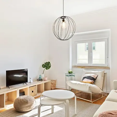 Stunning 2-bedroom In Benfica, Lisbona