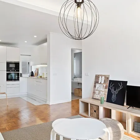 アパート Stunning 2-bedroom In Benfica, *